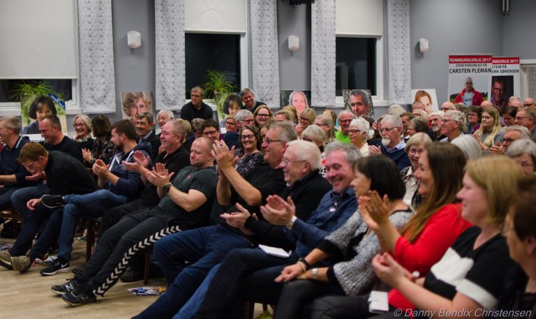 Vælgermøde som folkefest med over 200 deltagere – Løfter til Ørsted om att bevare skole og bibliotek og bedre borgerservice – SE DE MANGE FLOTTE BILLEDER FRA VÆLGERMØDET
